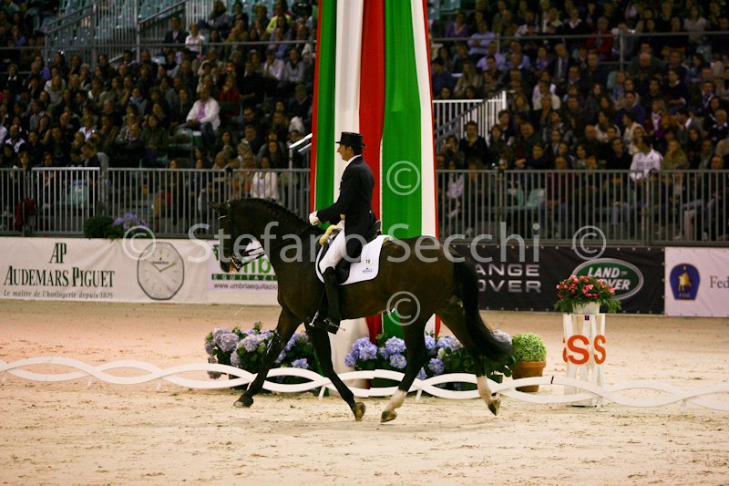 LAUGKS_MEGGLE\'S WELTTALL_MILANO_2011_SS2_3055.jpg